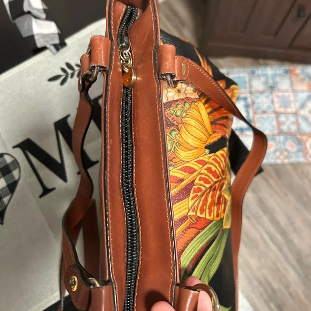 Salvatore Ferragamo Botanical Print Canvas and Leather Shoulder Bag - Picture 10 of 15
